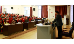 常务副校长邴正教授为国产偷拍自拍
师生做“两学一做”专题讲座